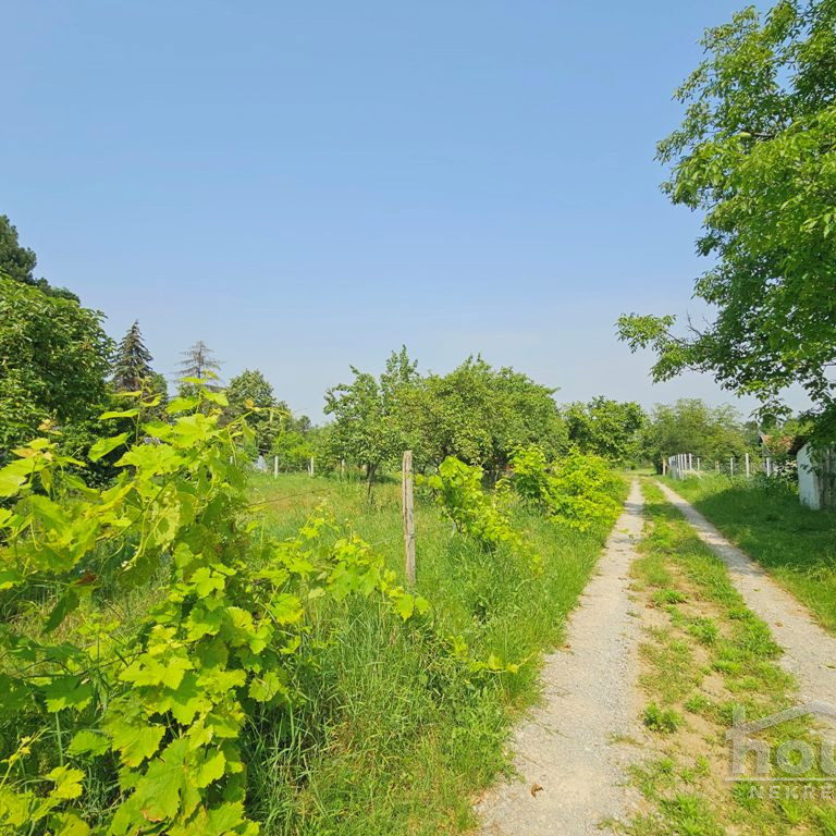 Plac Prodaja Novi Sad  745 m2