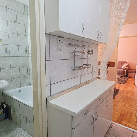 Jednoiposoban stan na prodaju, Bulevar Oslobođenja, Novi Sad, 49m², 153.000 €