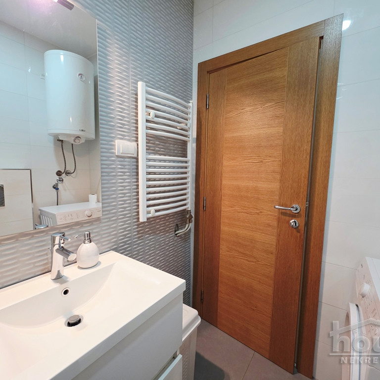 Jednoiposoban stan na prodaju, Bulevar Oslobođenja, Novi Sad, 42m², 158.000 €