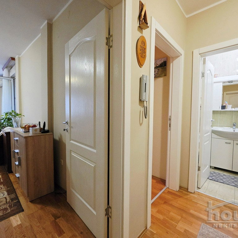 Jednoiposoban stan na prodaju, Bulevar Patrijarha Pavla, Novi Sad, 45m², 3. sprat, 135.000 €