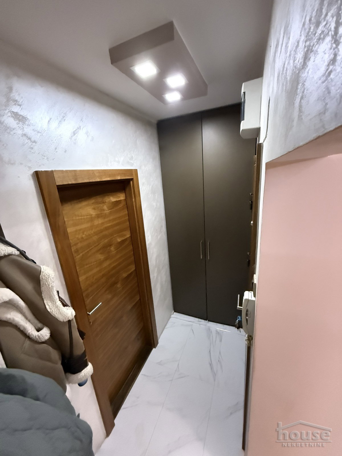 Jednoiposoban stan na prodaju, Centar, Novi Sad, 42m², Prizemlje, 141.000 €