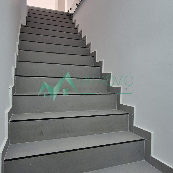 Dvoiposoban stan na prodaju, Petrovaradin, Novi Sad, 84m², 180.660 €