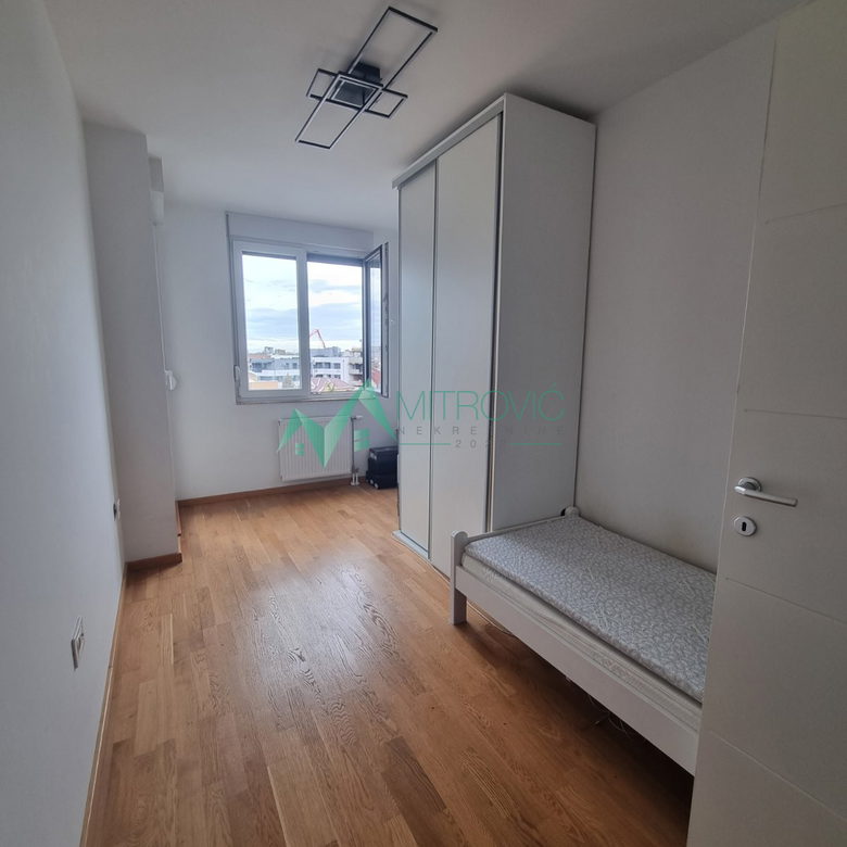 Dvoiposoban stan na prodaju, Bulevar Patrijarha Pavla, Novi Sad, 82m², 231.750 €