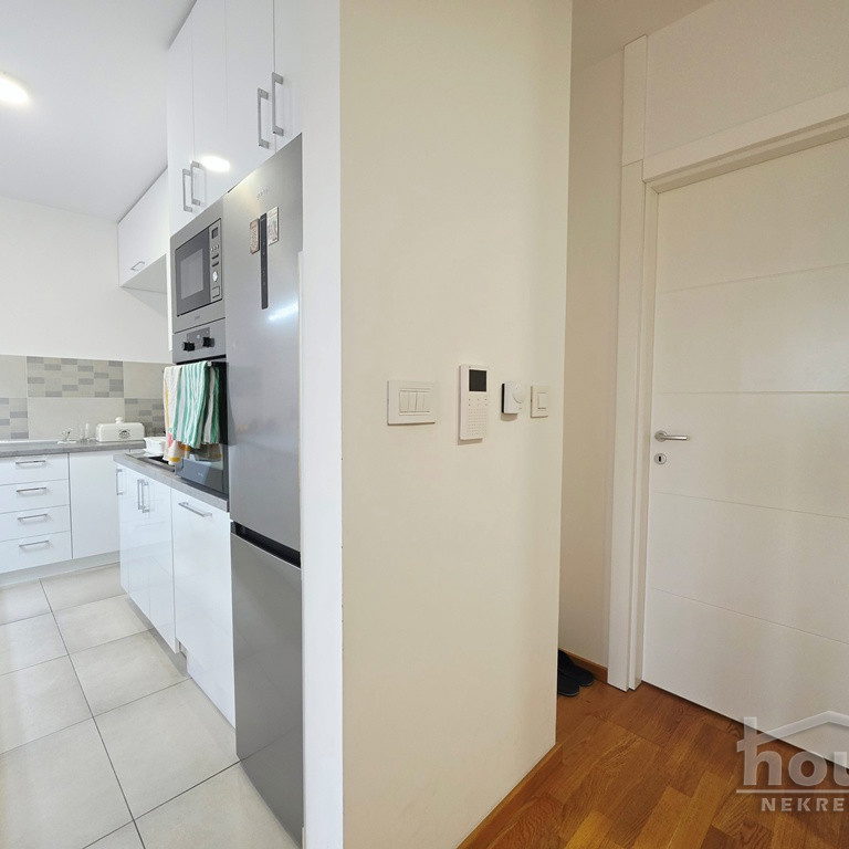 Dvoiposoban stan na prodaju, Bulevar Patrijarha Pavla, Novi Sad, 82m², 230.000 €
