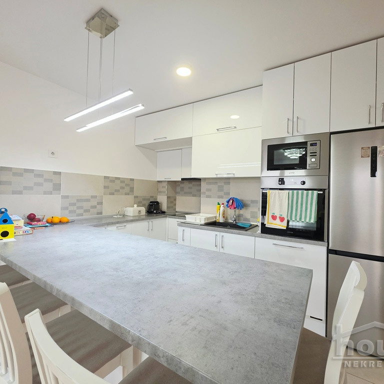Stan Prodaja Novi Sad  82 m2