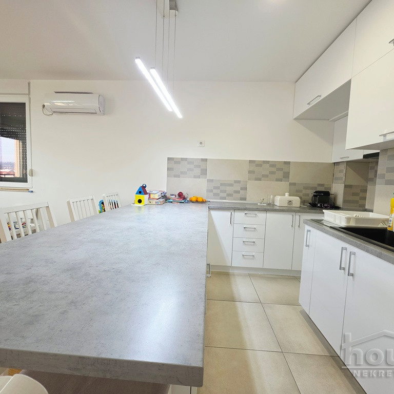 Stan Prodaja Novi Sad  82 m2