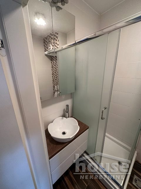 Dvoiposoban stan na prodaju, Centar, Novi Sad, 48m², 2. sprat, 185.400 €