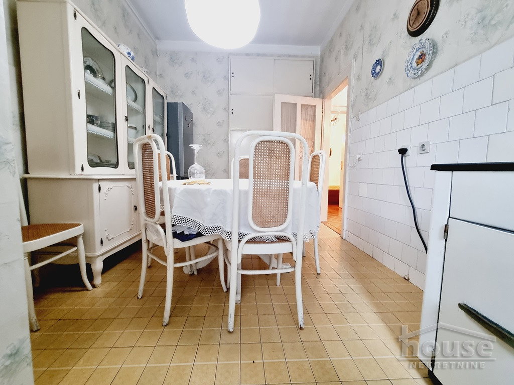 stanovi-2-5-re-centar-1061938-ck5oj Dvoiposoban stan na prodaju, Centar, Novi Sad, 61m², 3. sprat, 200.000 €