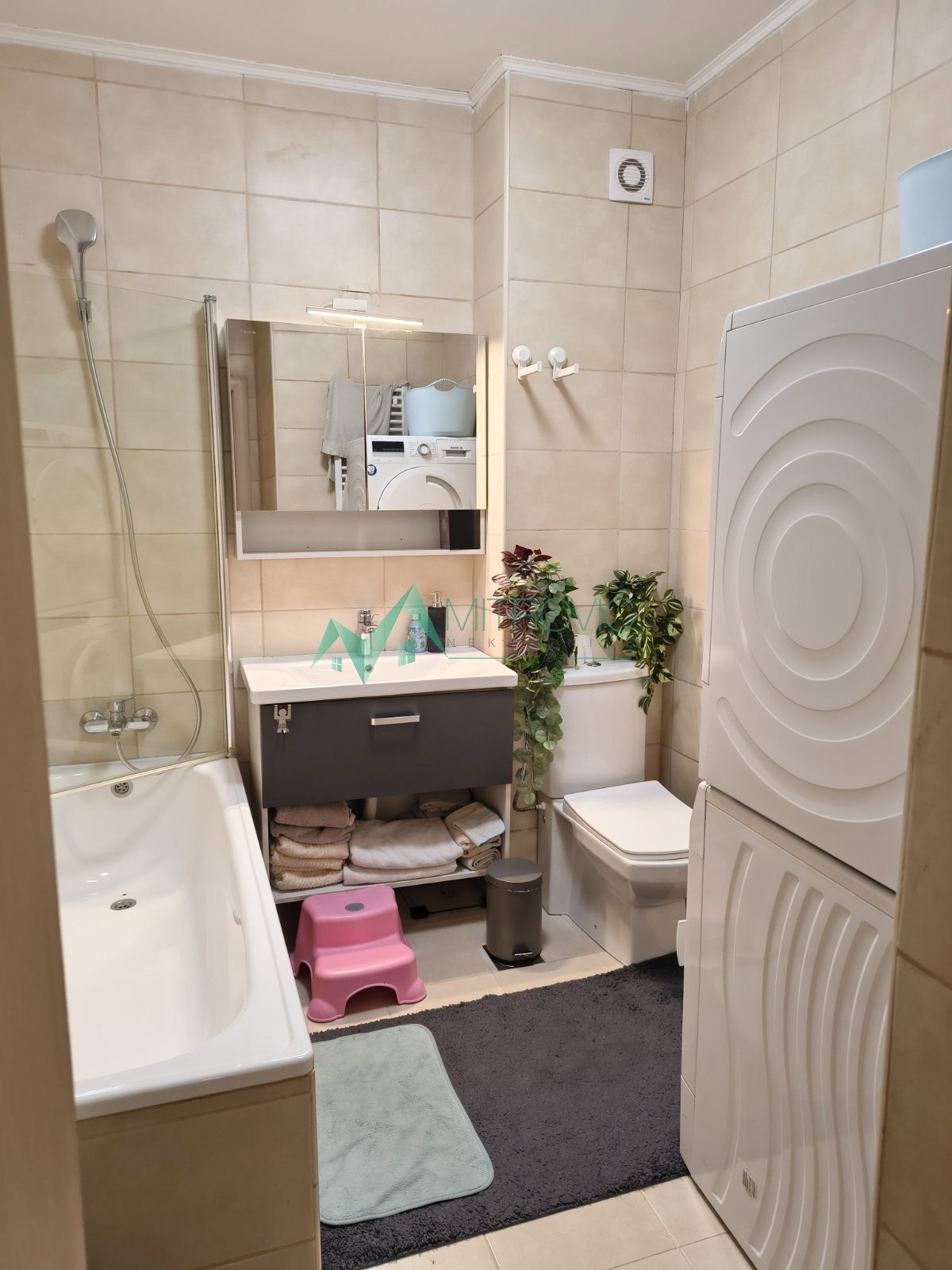 stanovi-2-5-re-novo-naselje-ns-1004305-mpf7f Dvoiposoban stan na prodaju, Novo Naselje, Novi Sad, 64m², 204.000 €