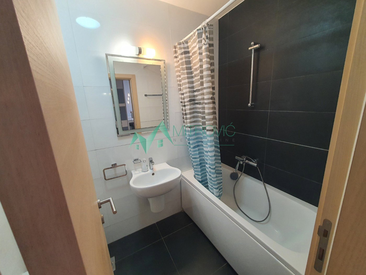 stanovi-2-re-adamoviCevo-naselje-1004189-fzlwv Dvosoban stan na prodaju, Adamovićevo Naselje, Novi Sad, 42m², 142.140 €