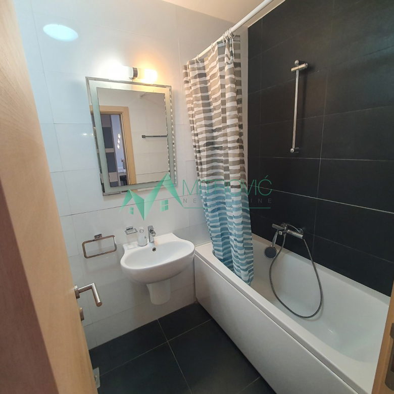 Dvosoban stan na prodaju, Adamovićevo Naselje, Novi Sad, 42m², 142.140 €