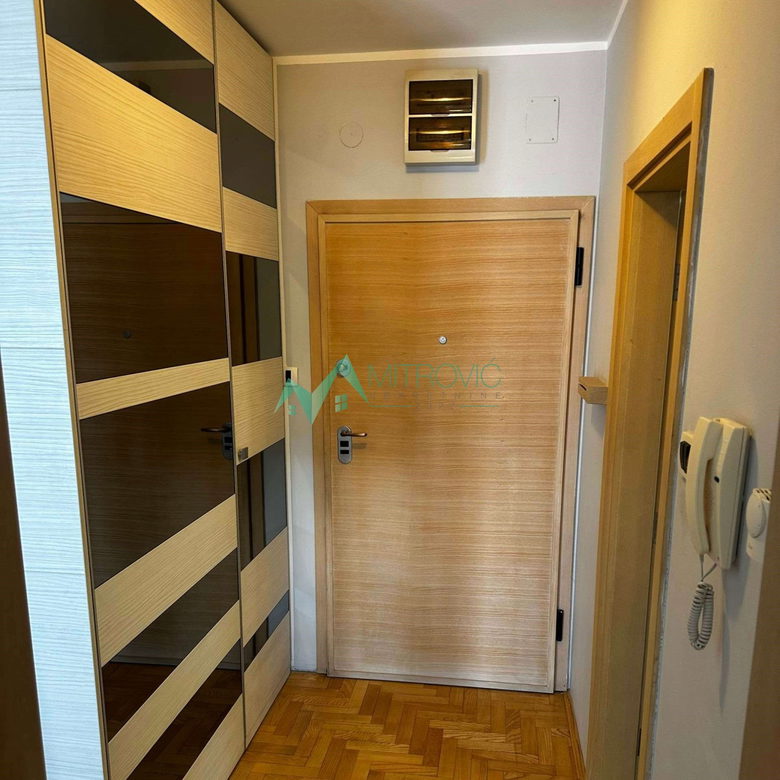 Dvosoban stan na prodaju, Adamovićevo Naselje, Novi Sad, 42m², 142.140 €