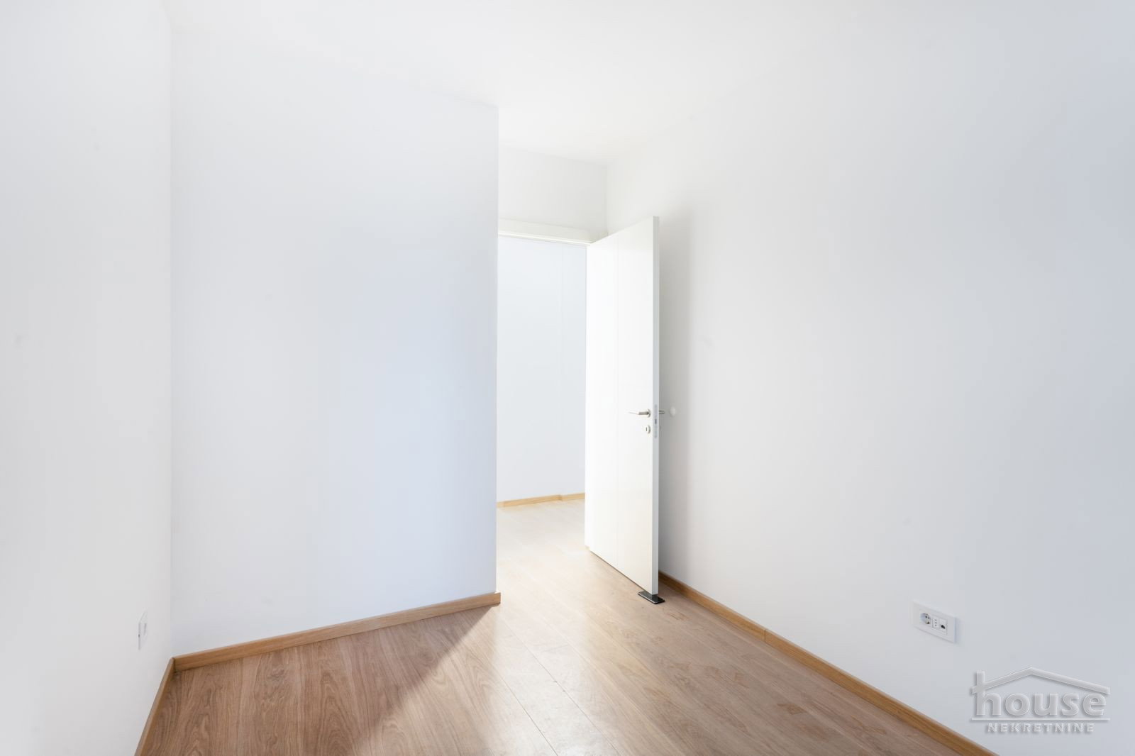 stanovi-2-re-centar-1098760-6upgf Dvosoban stan na prodaju, Centar, Novi Sad, 50m², 2. sprat, 235.870 €