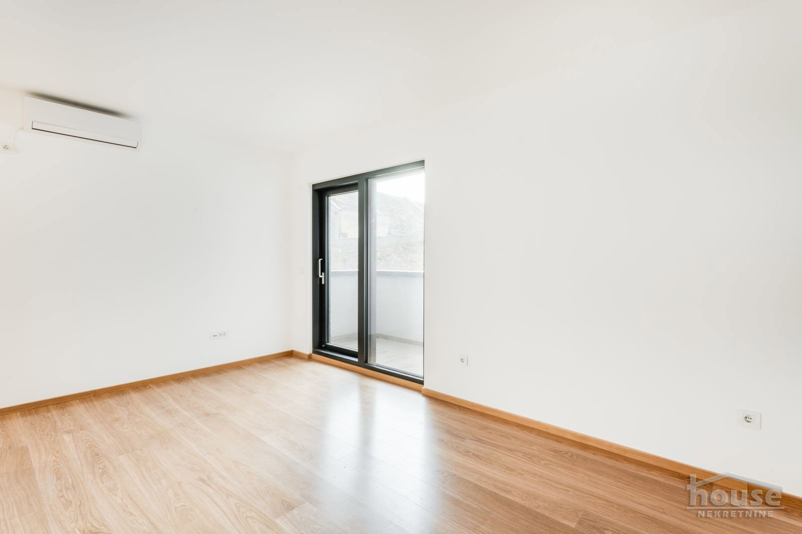 stanovi-2-re-centar-1098760-eudhl Dvosoban stan na prodaju, Centar, Novi Sad, 50m², 2. sprat, 235.870 €