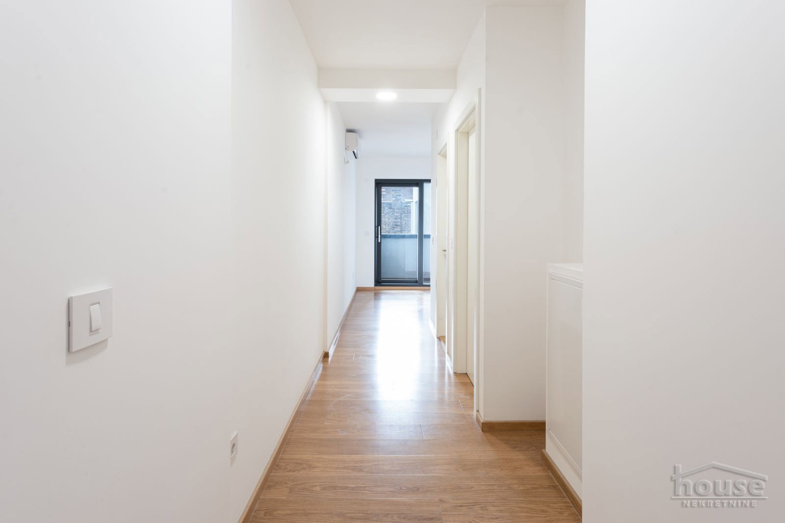 stanovi-2-re-centar-1098760-famvf Dvosoban stan na prodaju, Centar, Novi Sad, 50m², 2. sprat, 235.870 €