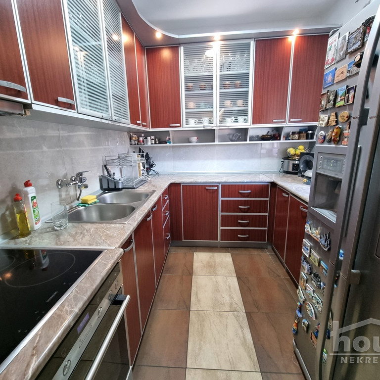 Stan Prodaja Novi Sad  77 m2