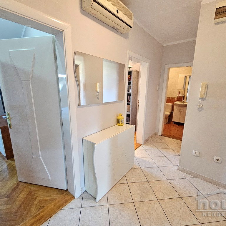 Troiposoban stan na prodaju, Grbavica, Novi Sad, 80m², 4. sprat, 200.000 €