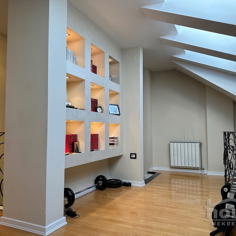 Troiposoban stan na prodaju, Grbavica, Novi Sad, 134m², 5. sprat, 385.000 €