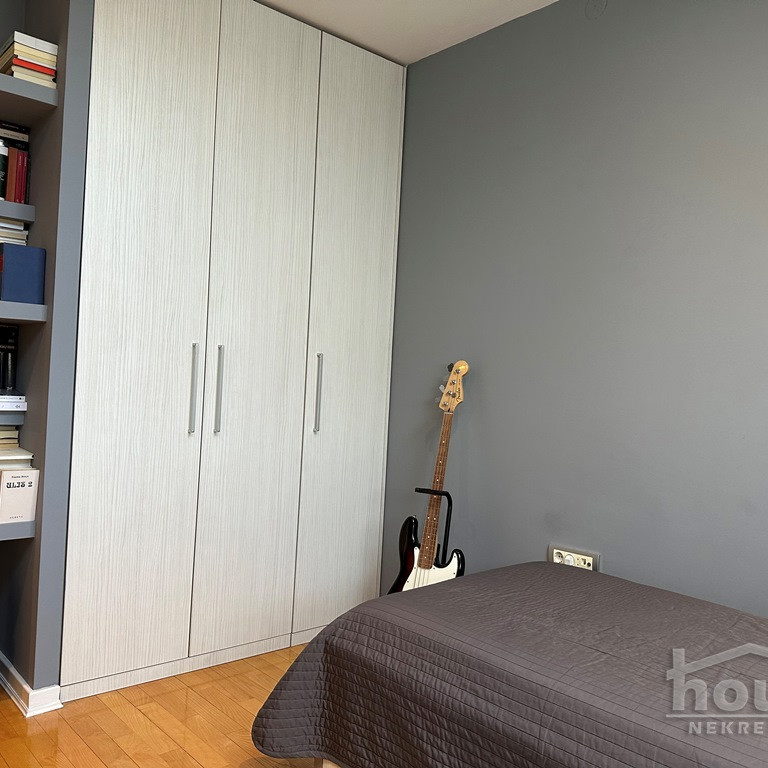 Troiposoban stan na prodaju, Grbavica, Novi Sad, 134m², 5. sprat, 385.000 €
