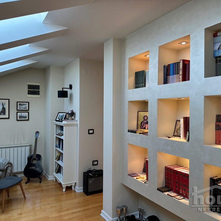 Troiposoban stan na prodaju, Grbavica, Novi Sad, 134m², 5. sprat, 385.000 €