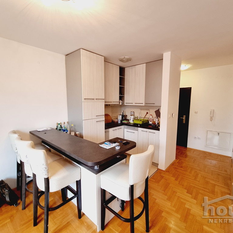 Stan Prodaja Novi Sad  80 m2