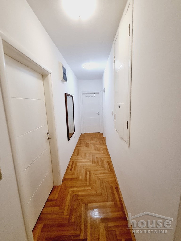 Troiposoban stan na prodaju, Socijalno, Novi Sad, 80m², 3. sprat, 236.900 €
