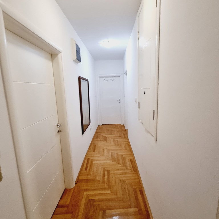 Troiposoban stan na prodaju, Socijalno, Novi Sad, 80m², 3. sprat, 236.900 €