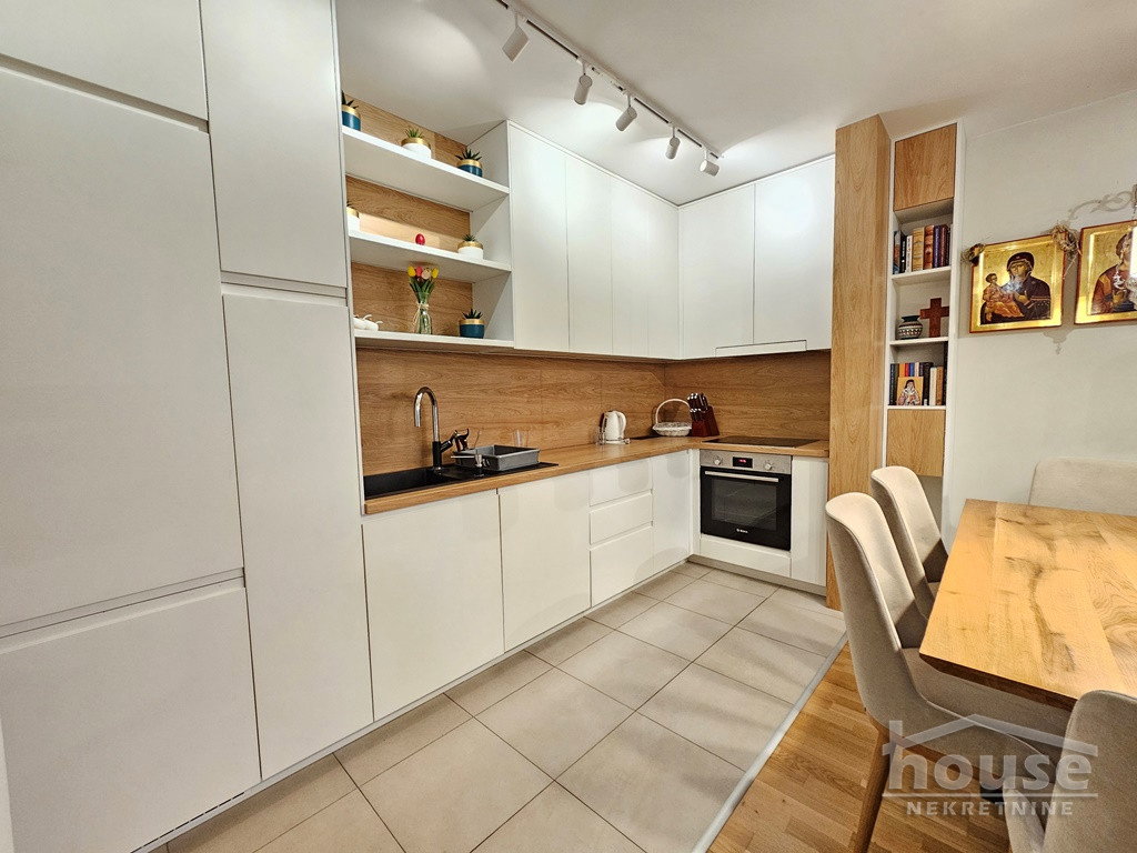 Troiposoban stan na prodaju, Nova Detelinara, Novi Sad, 111m², 4. sprat, 277.500 €