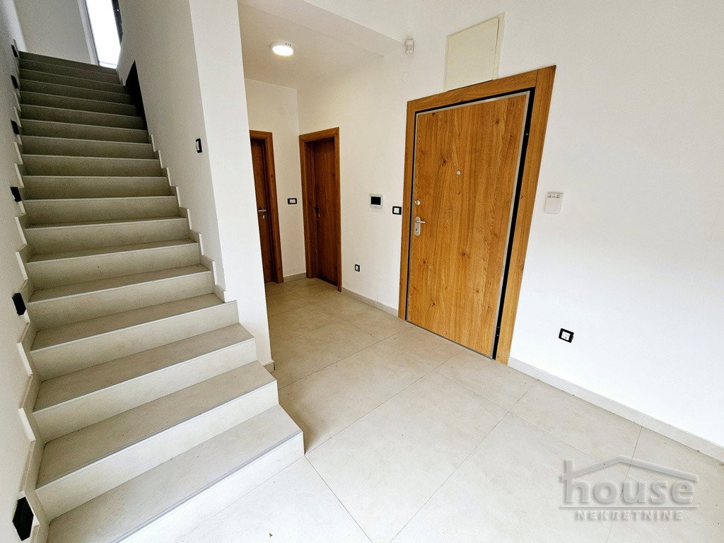 Troiposoban stan na prodaju, Sremska Kamenica, Novi Sad, 124m², 1. sprat, 272.800 €