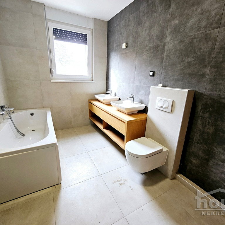 Troiposoban stan na prodaju, Sremska Kamenica, Novi Sad, 124m², 1. sprat, 272.800 €