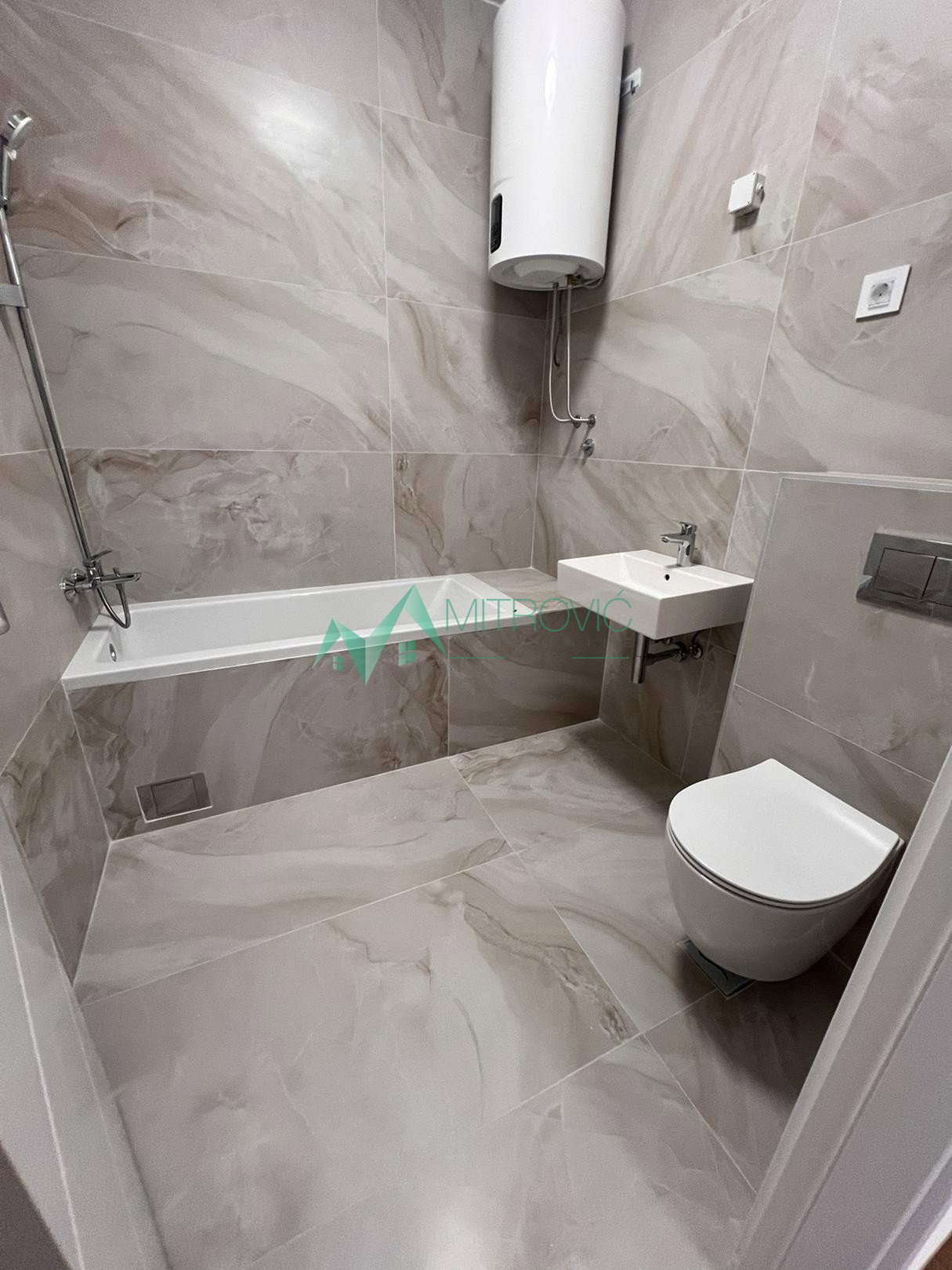 stanovi-3-5-po-salajka-1002107-ipdvl Troiposoban stan na prodaju, Salajka, Novi Sad, 123m², 304.060 €