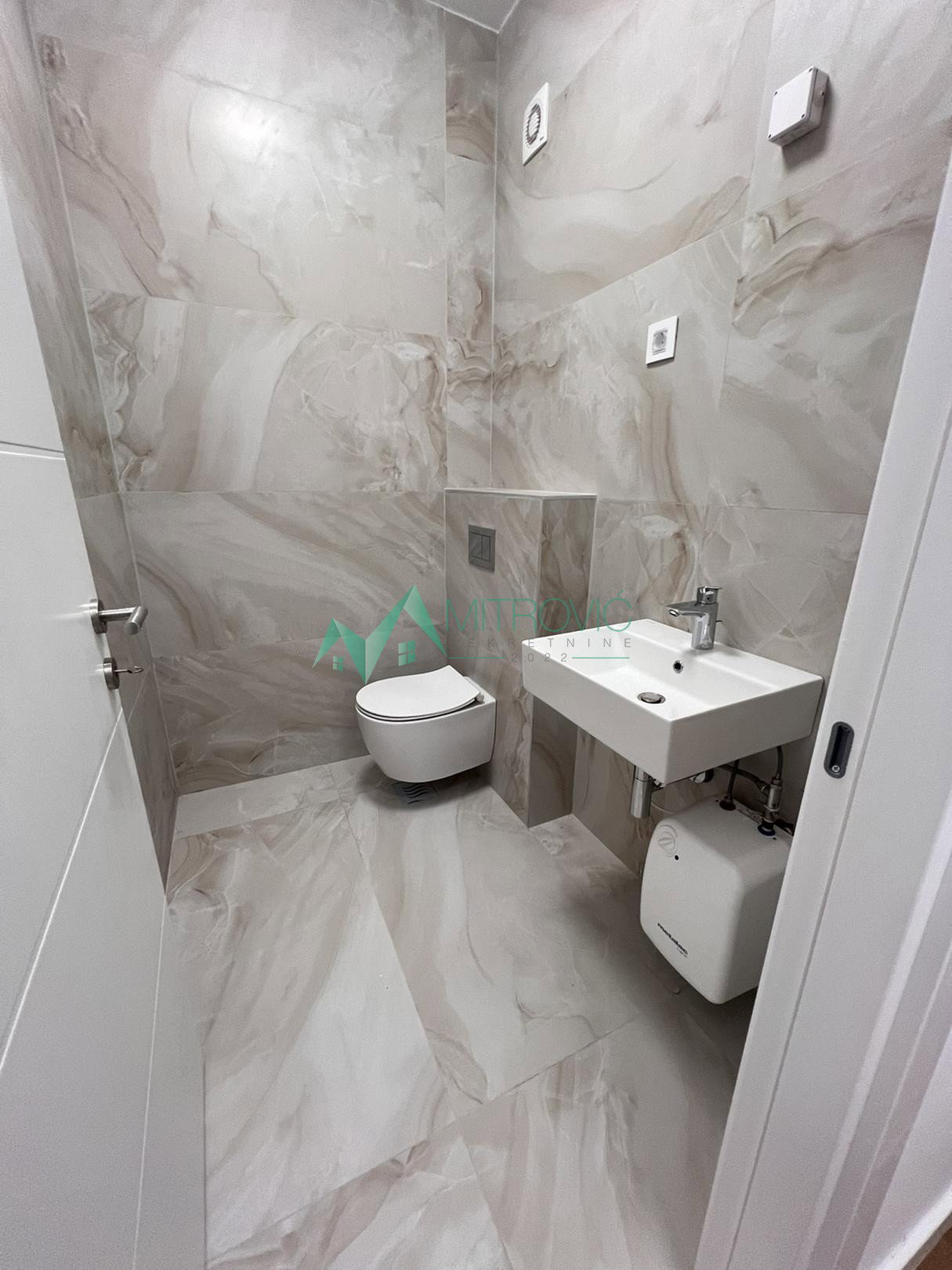stanovi-3-5-po-salajka-1002107-v8ab1 Troiposoban stan na prodaju, Salajka, Novi Sad, 123m², 304.060 €