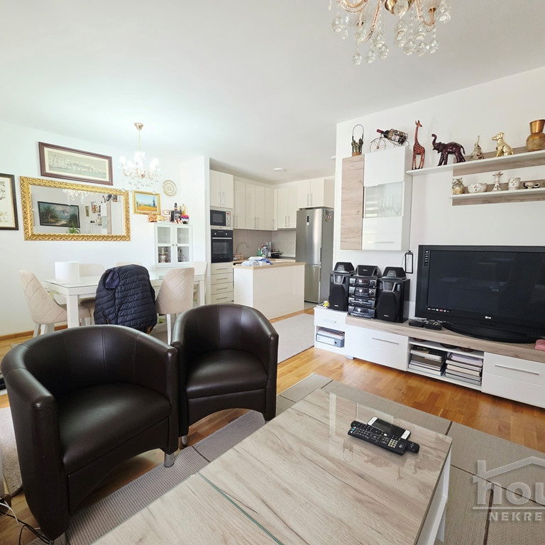 Stan Prodaja Novi Sad  80 m2