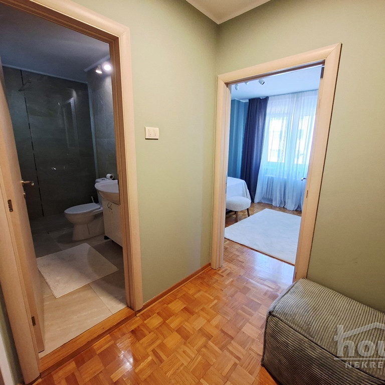 Četvorosoban stan na prodaju, Centar, Novi Sad, 116m², 3. sprat, 370.000 €