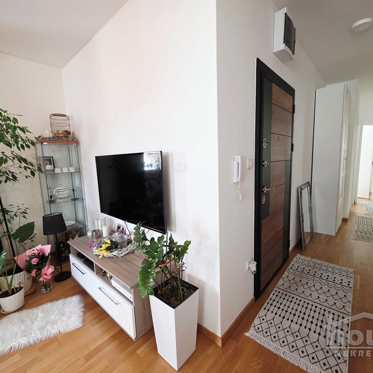 Troiposoban stan na prodaju, Lipov Gaj, Novi Sad, 72m², 151.200 €