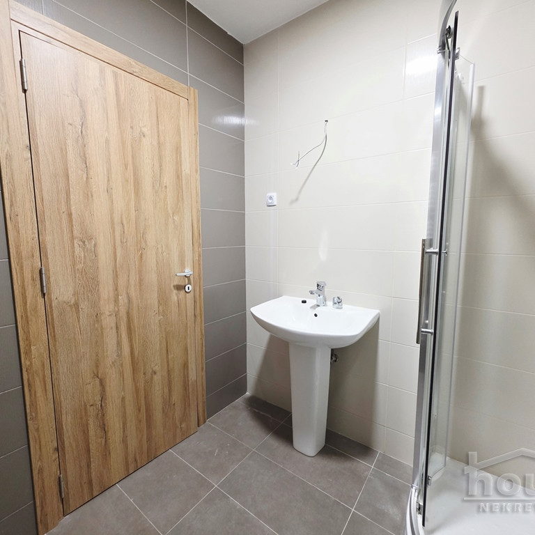 Troiposoban stan na prodaju, Mišeluk, Novi Sad, 80m², 2. sprat, 160.000 €