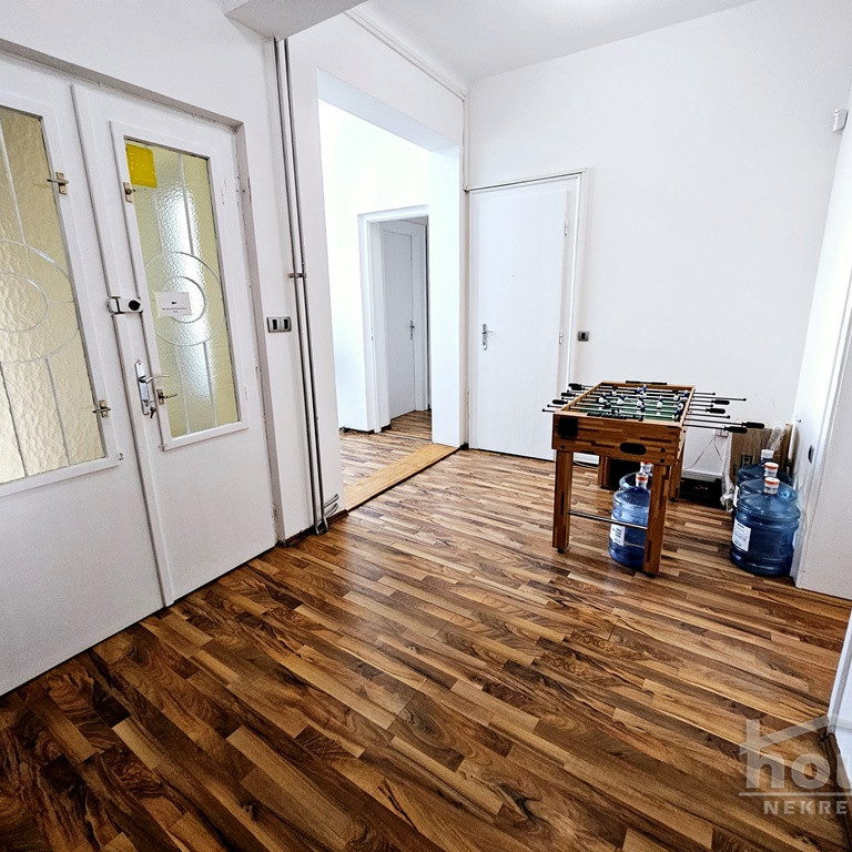 Troiposoban stan na prodaju, Centar, Novi Sad, 131m², 1. sprat, 450.000 €