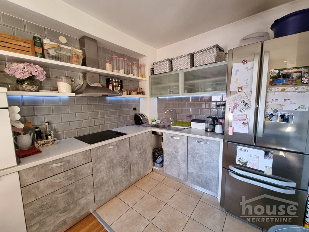 Stan Prodaja Novi Sad  83 m2
