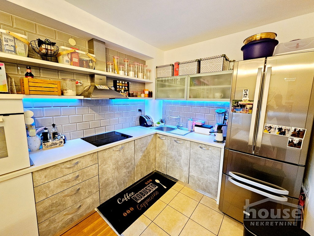 Trosoban stan na prodaju, Nova Detelinara, Novi Sad, 83m², 5. sprat, 186.750 €