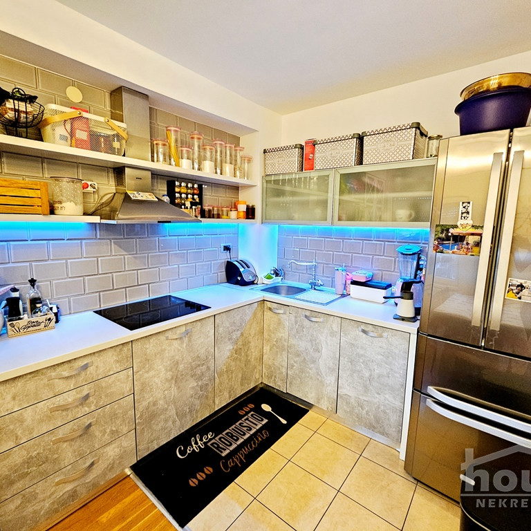 Trosoban stan na prodaju, Nova Detelinara, Novi Sad, 83m², 5. sprat, 186.750 €