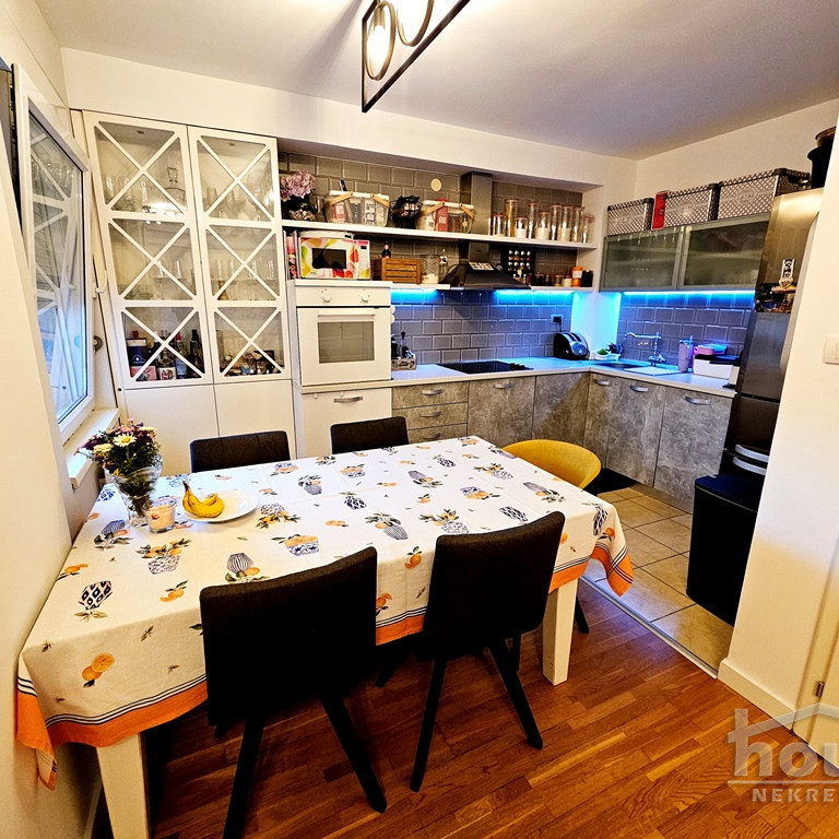 Trosoban stan na prodaju, Nova Detelinara, Novi Sad, 83m², 5. sprat, 186.750 €