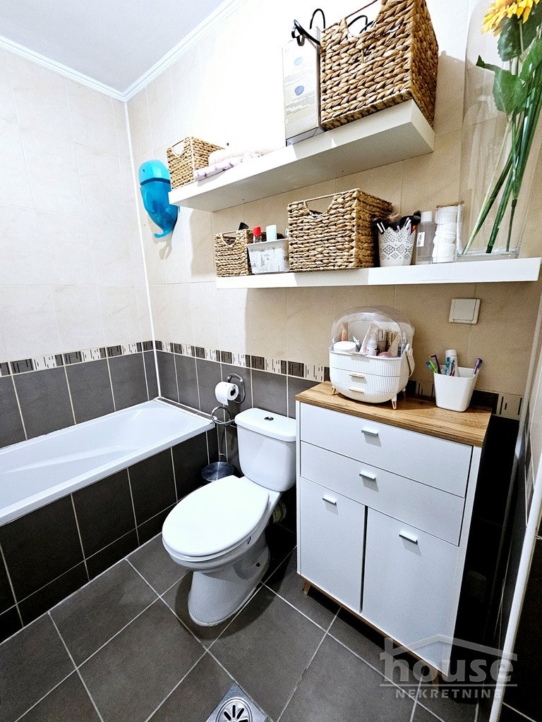 Trosoban stan na prodaju, Nova Detelinara, Novi Sad, 83m², 5. sprat, 186.750 €