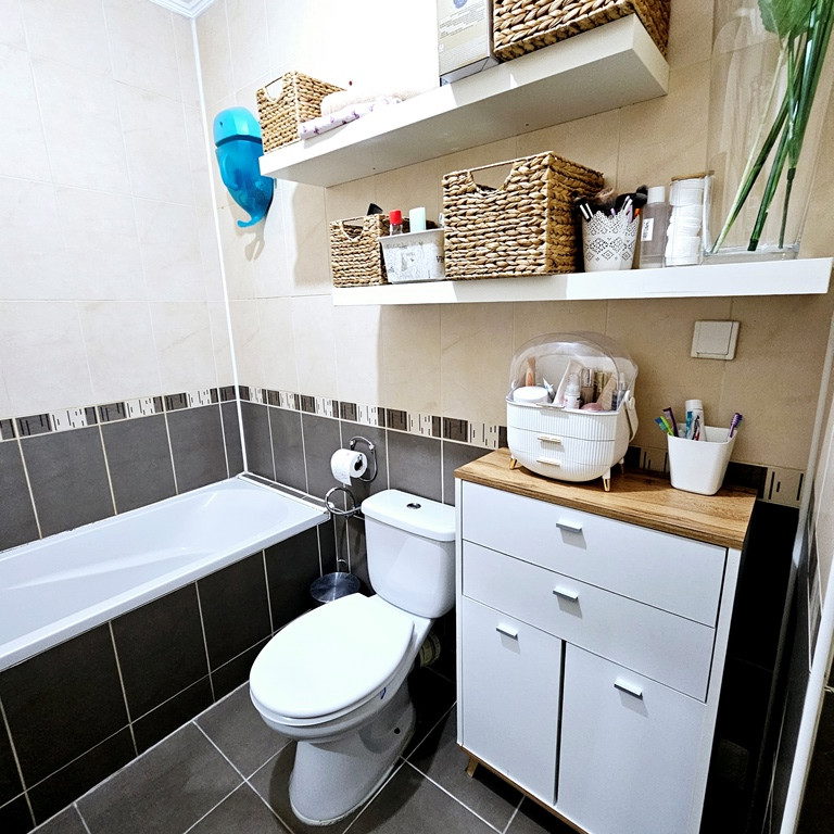 Trosoban stan na prodaju, Nova Detelinara, Novi Sad, 83m², 5. sprat, 186.750 €