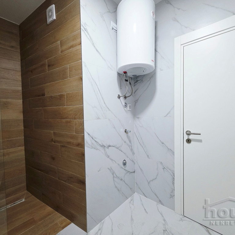 Trosoban stan na prodaju, Petrovaradin, Novi Sad, 67m², 2. sprat, 154.100 €