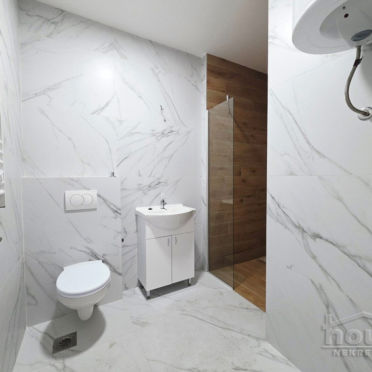 Trosoban stan na prodaju, Petrovaradin, Novi Sad, 67m², 2. sprat, 154.100 €