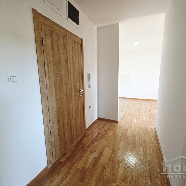 Trosoban stan na prodaju, Petrovaradin, Novi Sad, 67m², 2. sprat, 154.100 €