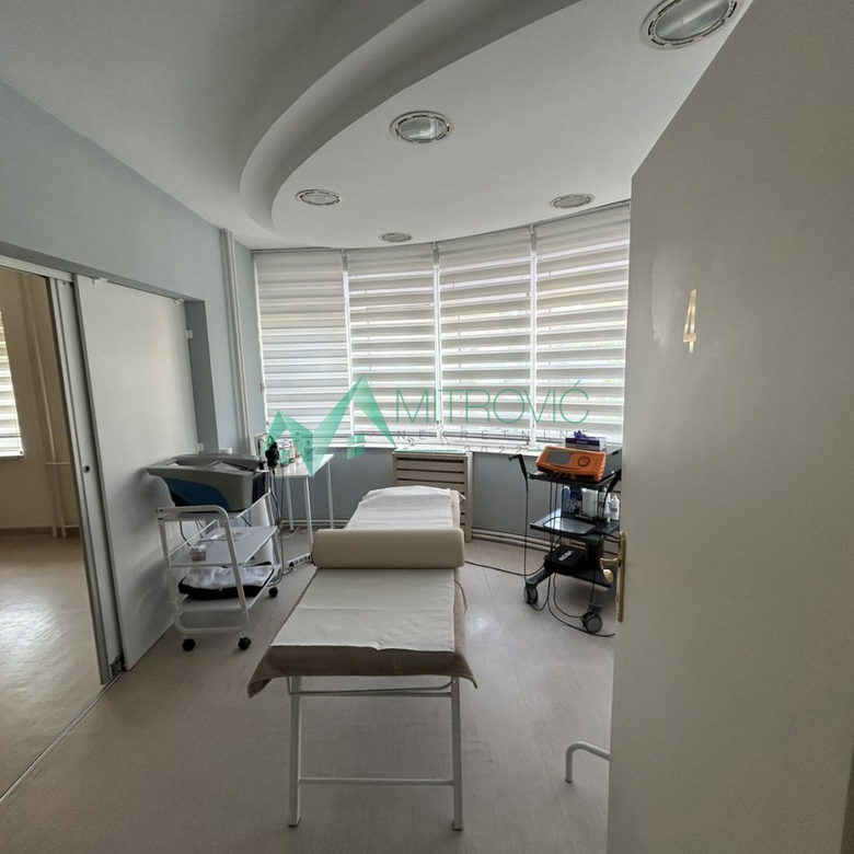 Trosoban stan na prodaju, Adamovićevo Naselje, Novi Sad, 78m², 204.860 €