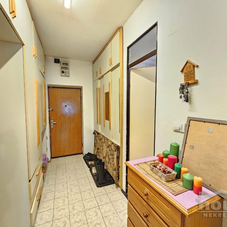 Trosoban stan na prodaju, Bulevar Oslobođenja, Novi Sad, 65m², 1. sprat, 198.000 €