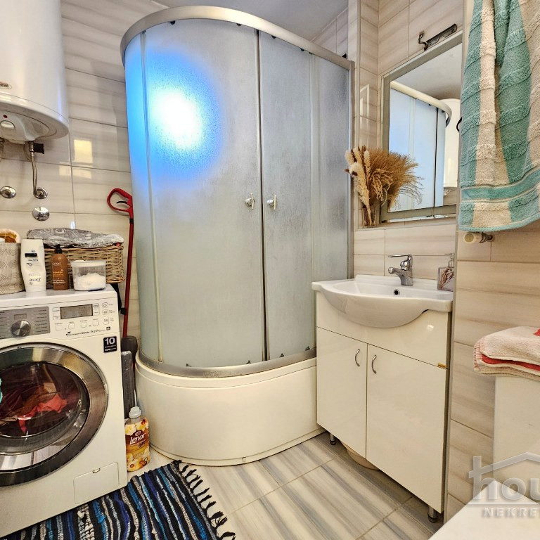 Trosoban stan na prodaju, Bulevar Oslobođenja, Novi Sad, 65m², 1. sprat, 198.000 €