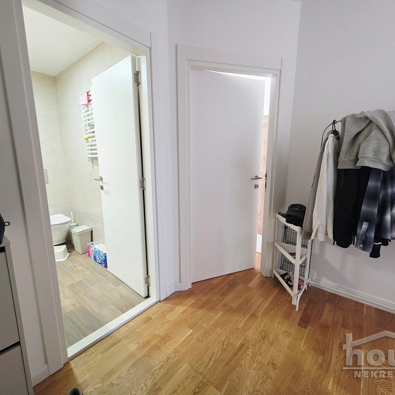 Trosoban stan na prodaju, Bulevar Patrijarha Pavla, Novi Sad, 65m², 165.000 €